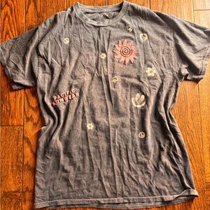 Graphic pacsun Tee with Sun and Peace Symbols